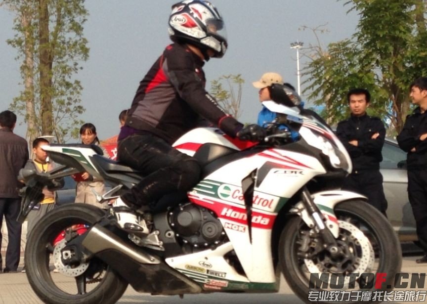 QQ图片20140205112217.jpg