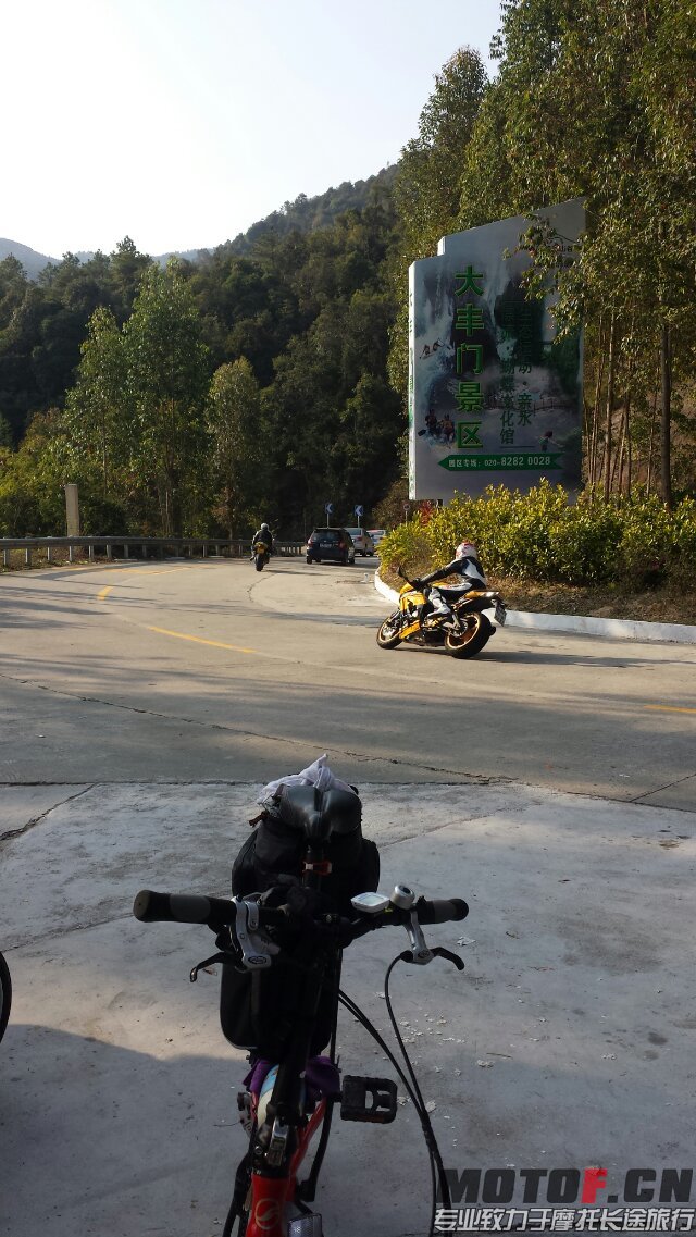 P到大丰门这里遇对相车，抄车了，抄了辆BMW,幸运皮外伤，赔钱了事