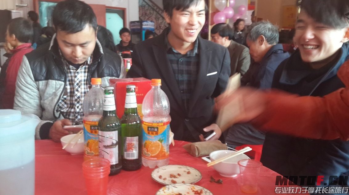 难得一聚 看兄弟们聊得几开心