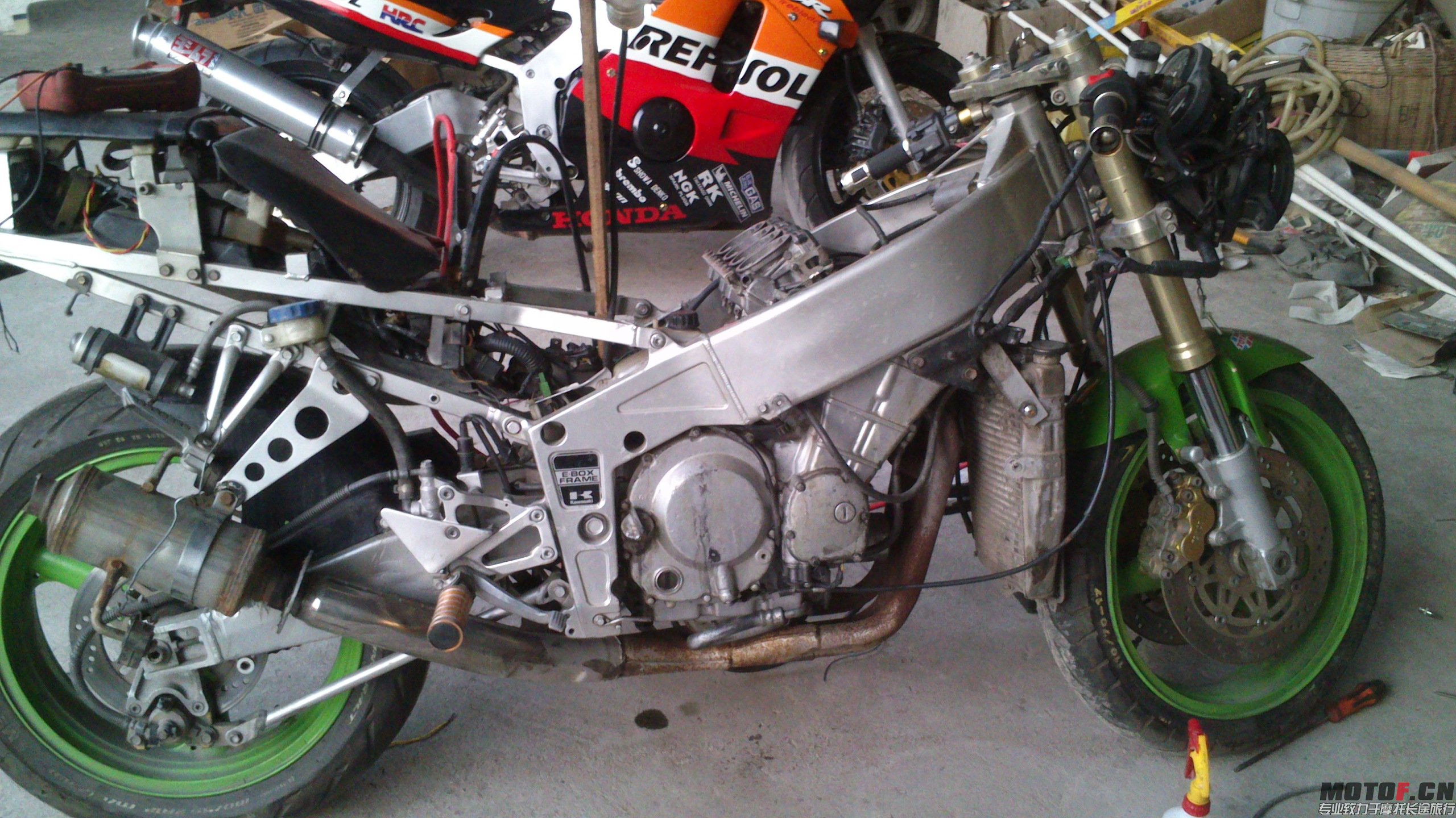 ZXR400