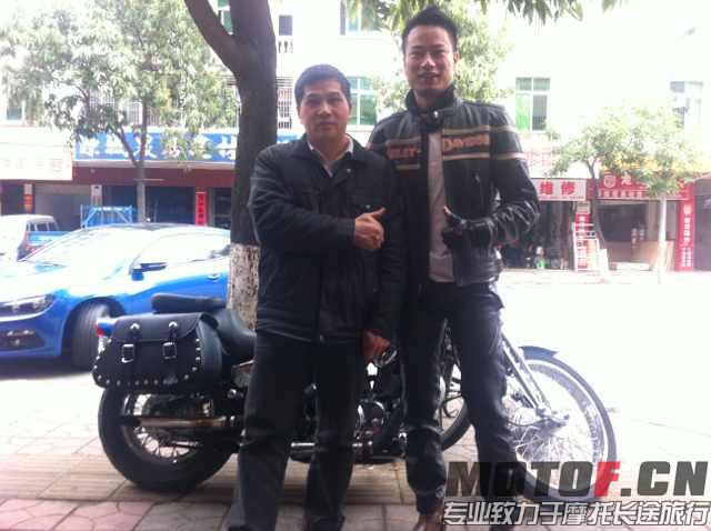 好吧，上张合照。各位轻点踩。