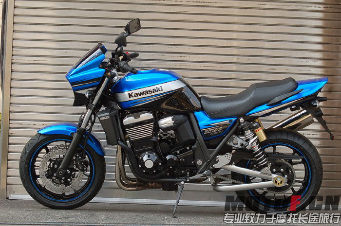 zrx1200daeg_2010_bu_01.jpg