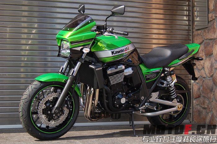 zrx1200daeg_2010_lime_03.jpg