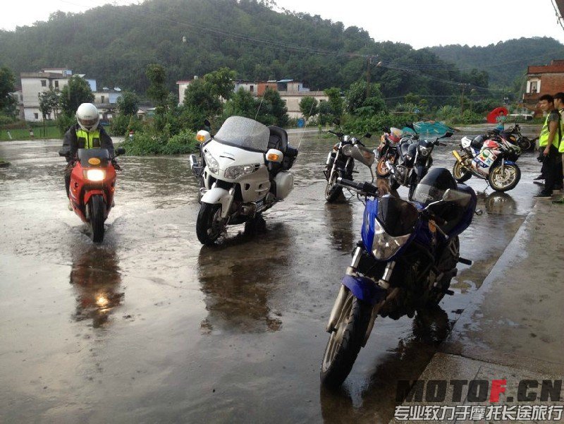 下雨一样阻挡不了我们前进