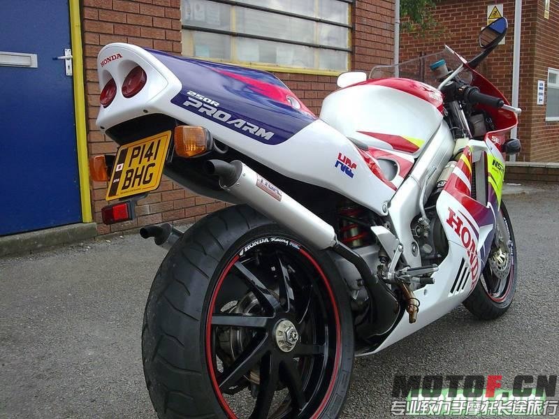 1236698612-Honda-NSR-250-R.jpg