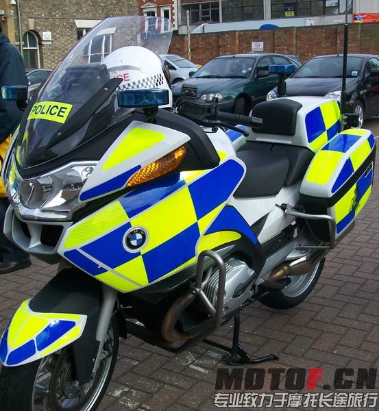 553px-Bedfordshire_Police_Motorcycle.jpg