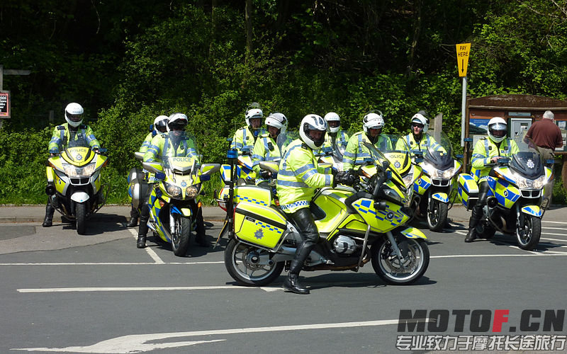 800px-Police_Motorcycles.jpg