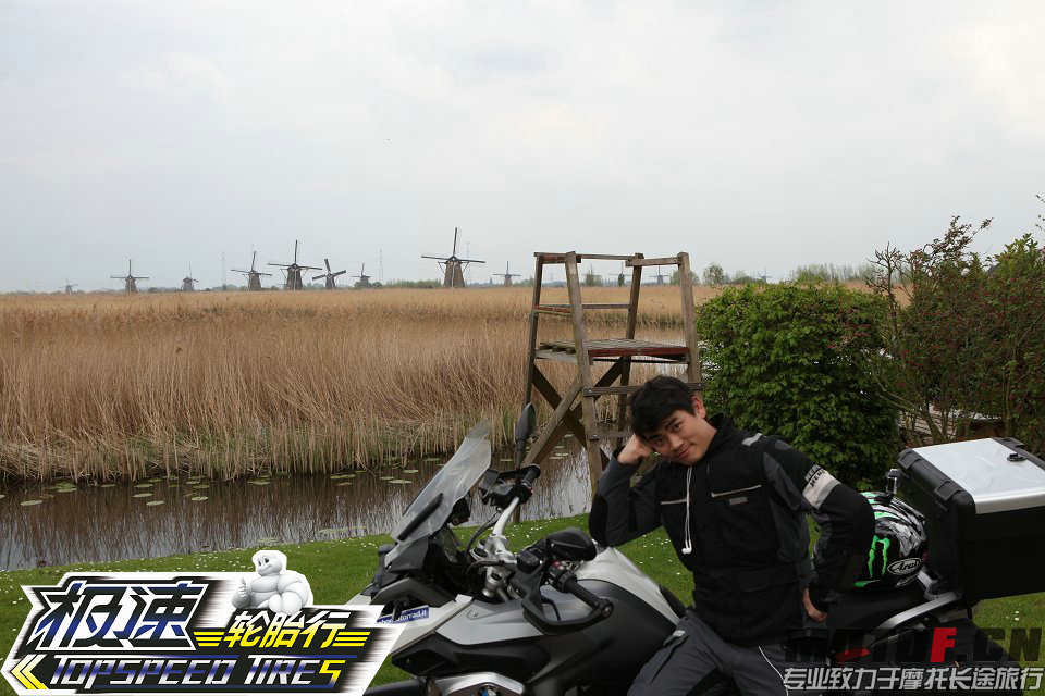 psbCAV1R7JW.jpg