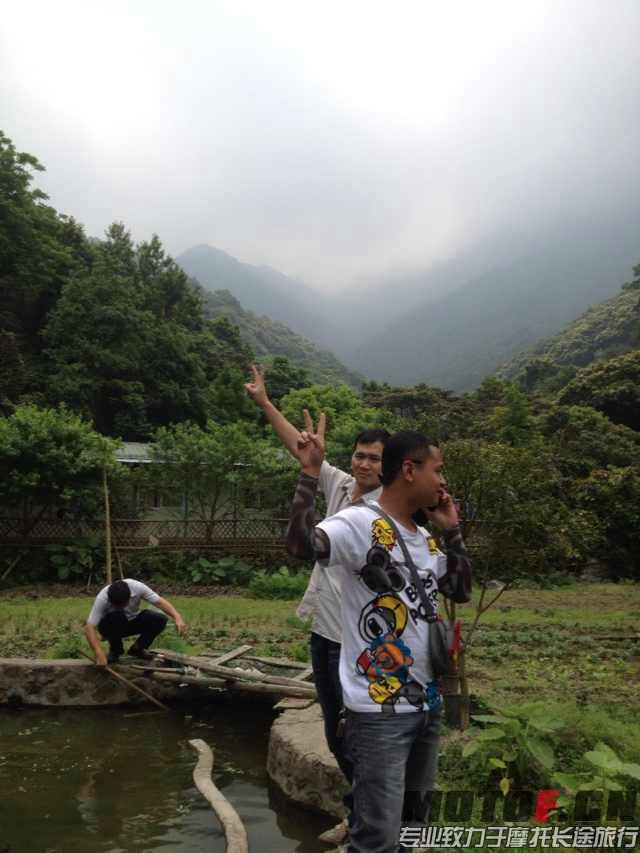 本人黑仔与华仔