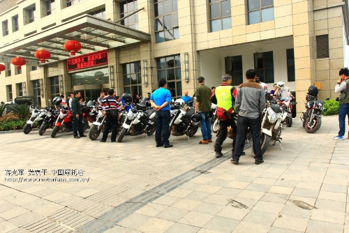 6wpaxUATi8322.jpg