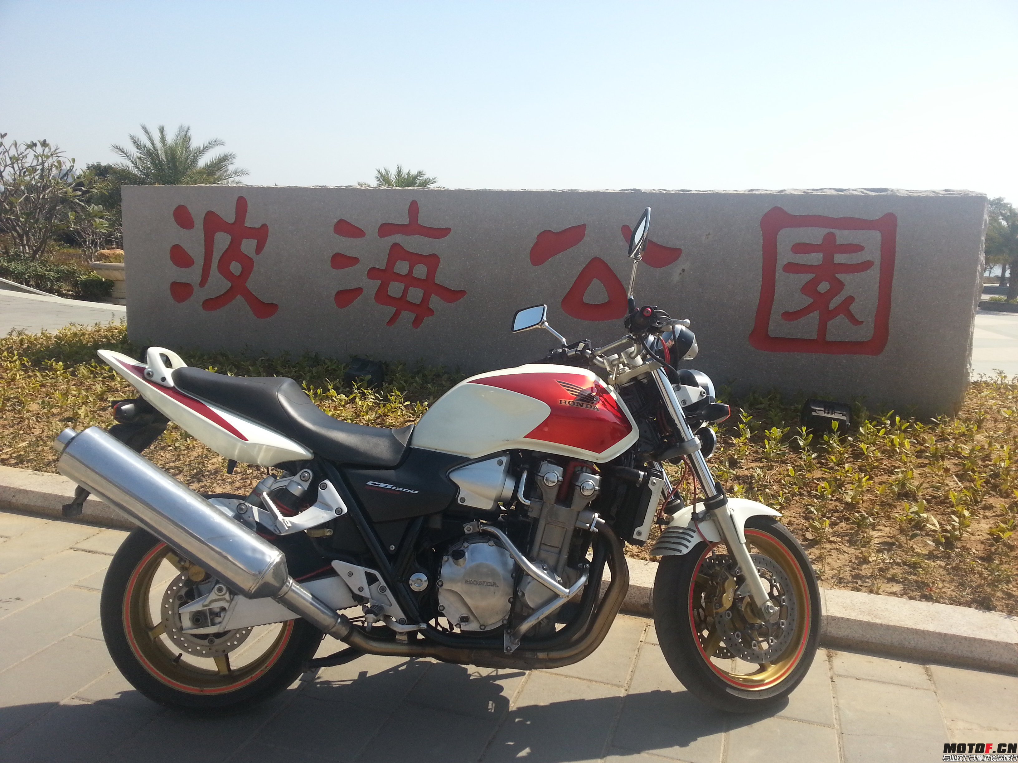 135716bmrxaa59i3xxlaq9.jpg