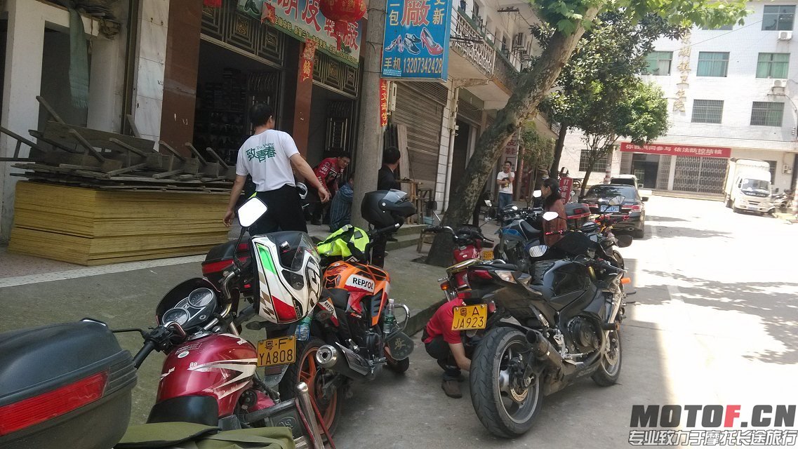 5月2号早上车队汇合，准备出发株洲2.jpg