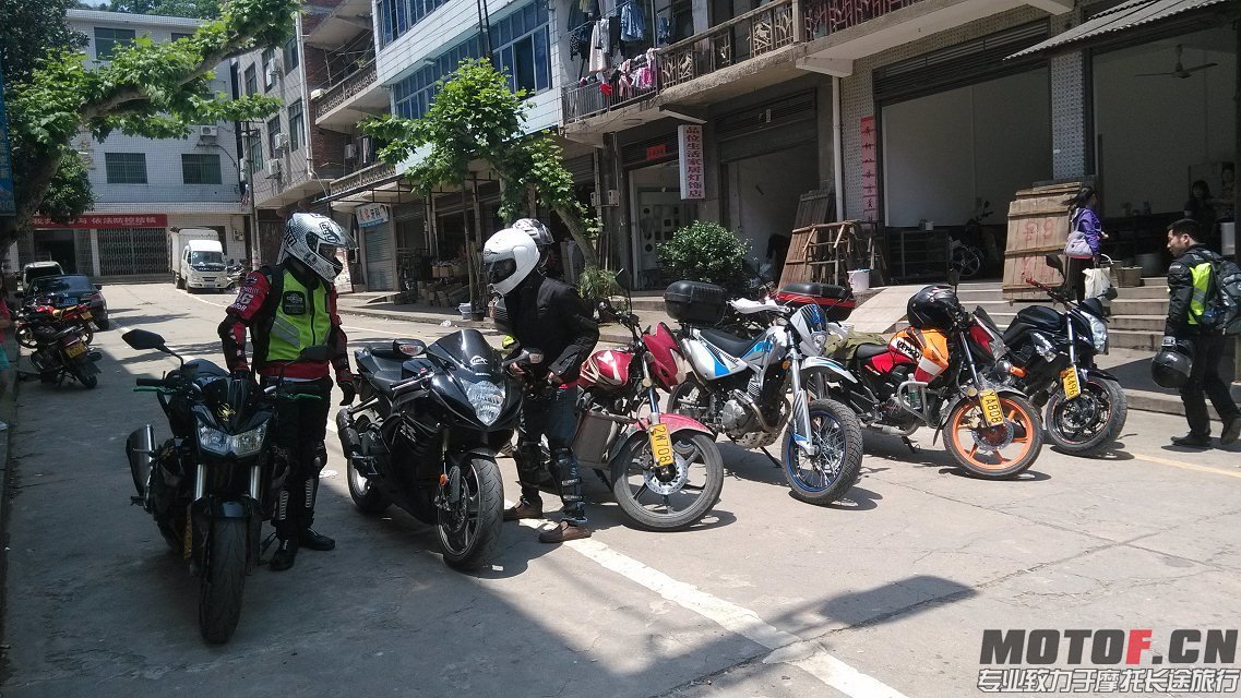 5月2号早上车队汇合，准备出发株洲4.jpg
