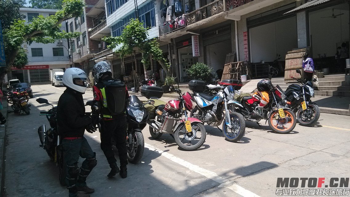 5月2号早上车队汇合，准备出发株洲3.jpg