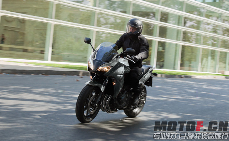 MCB1F2012A_A.jpg