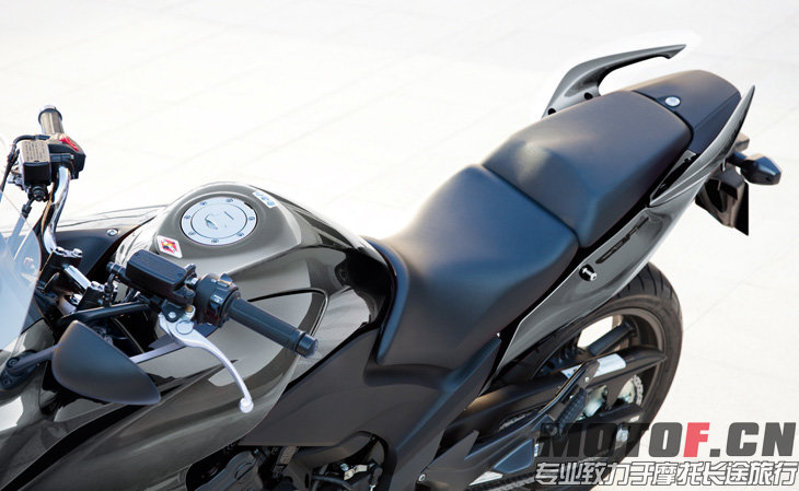 MCB1F2012A_C.jpg