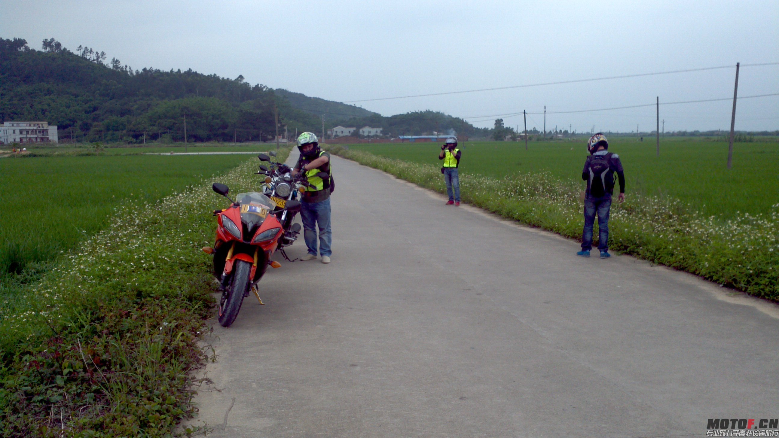 走完岩先海堤路终于正常小小，可以停停影相了．．．．又系宝马哥上镜时间　　－　　－！