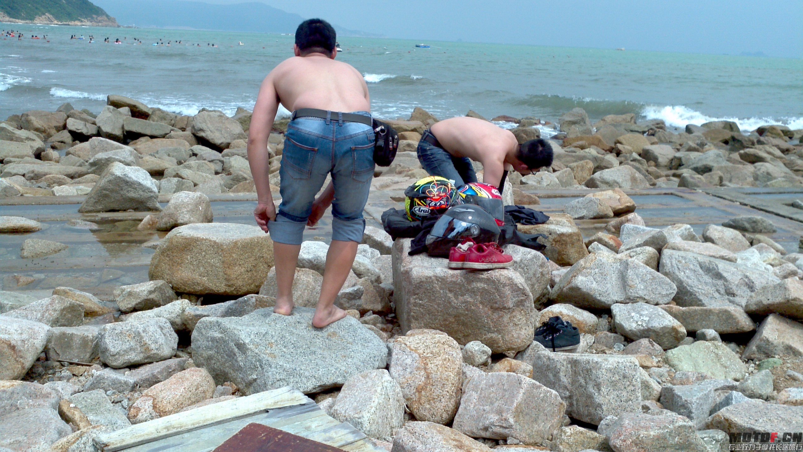 大海我离啦．．．．．．．．其实我系坐响度睇住大家Ｄ野无得落水．．．．．．．．－　－！