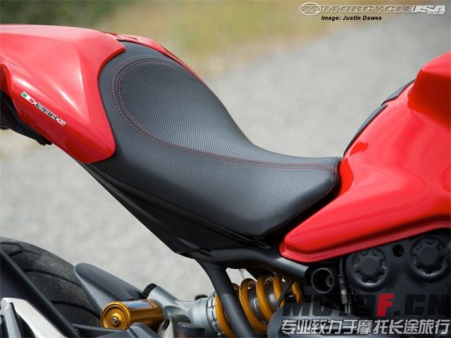 14_Ducati_Monster_1200S_17.jpg
