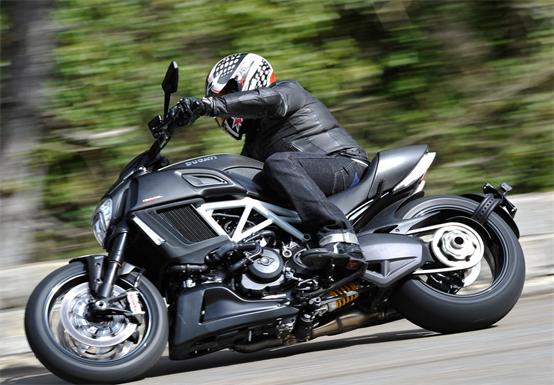 15_Ducati_Diavel_FR_5_2345看图王.jpg