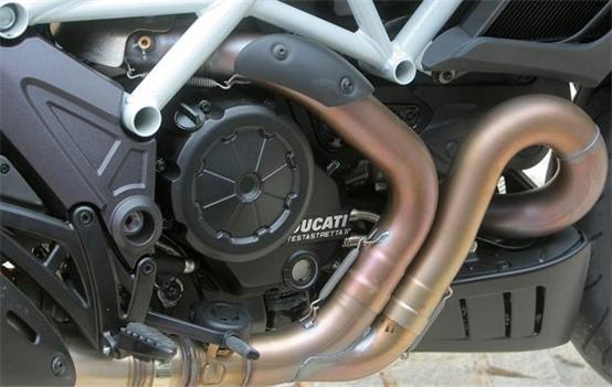 15_Ducati_Diavel_FR_11_2345看图王.jpg