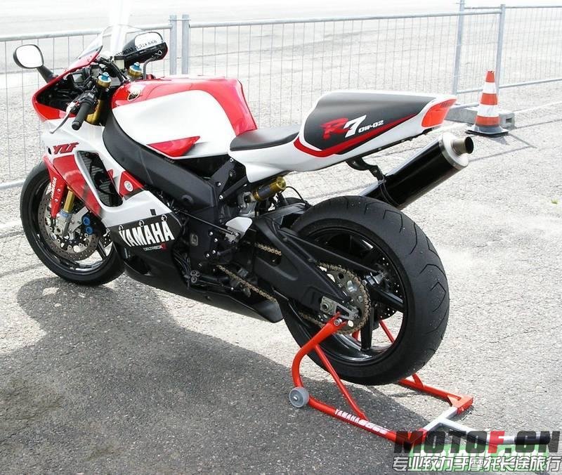 1243919050-Yamaha-YZF-R7.jpg