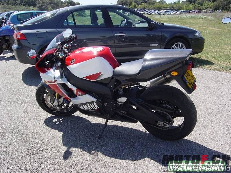 1243919073-Yamaha-YZF-R7.jpg