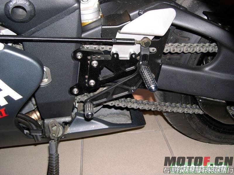 1243919084-Yamaha-YZF-R7.jpg