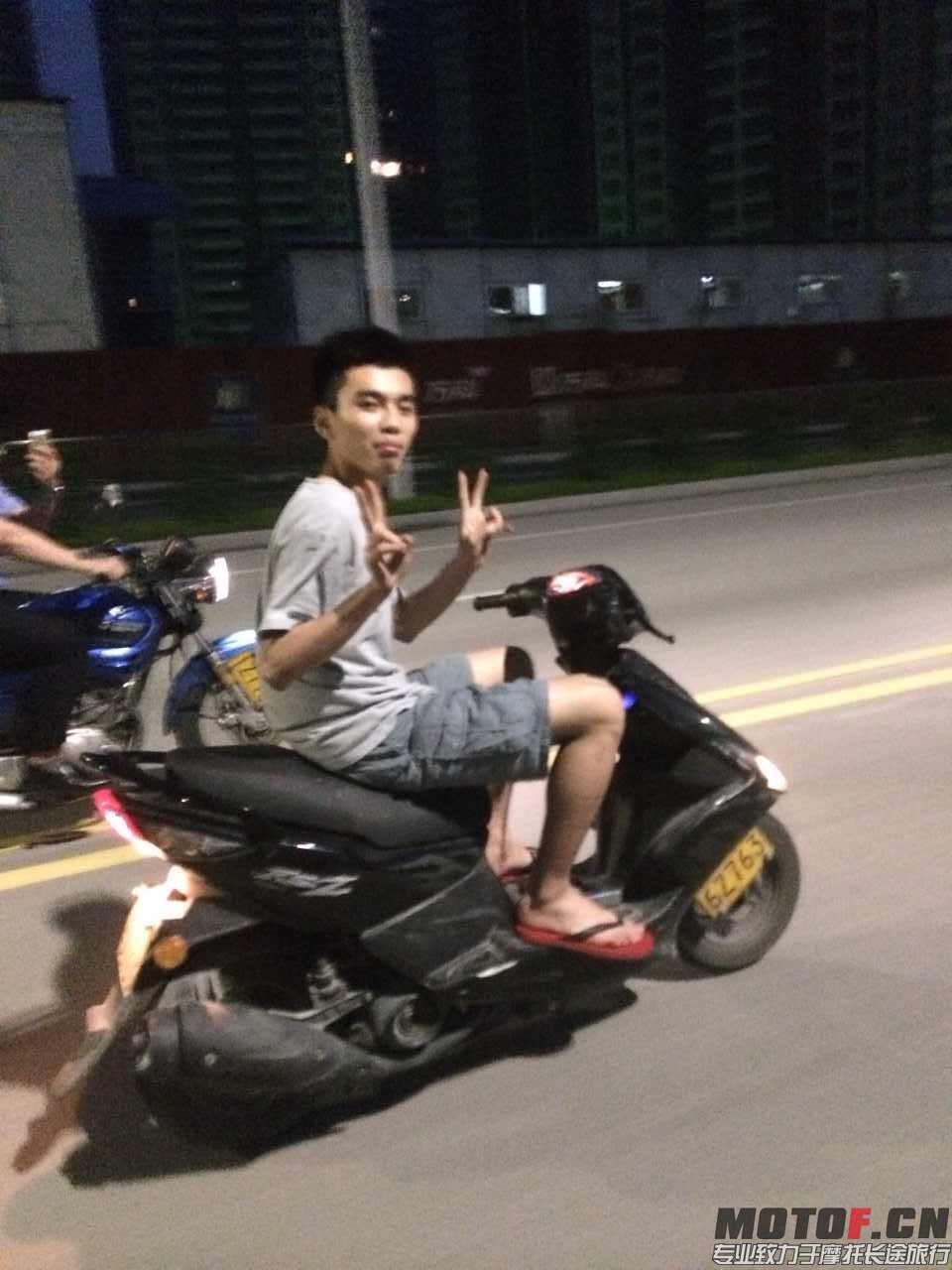  同朋友宵夜归家中