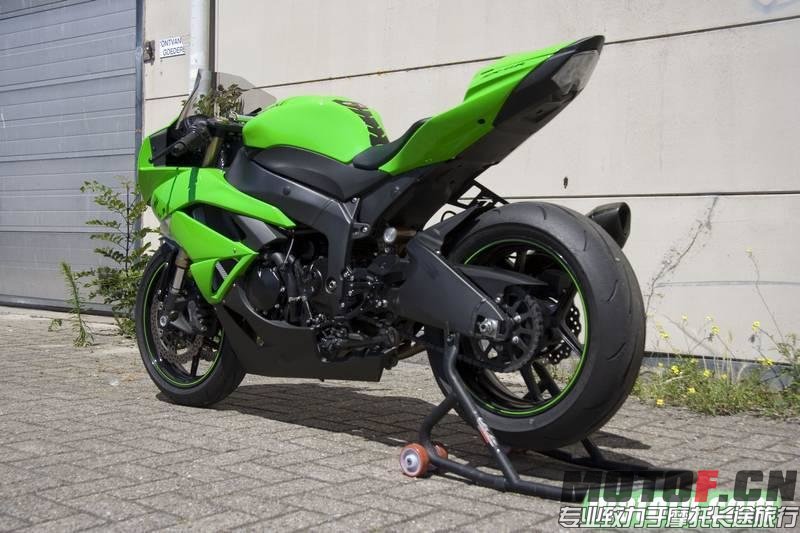 1264592575300930-Kawasaki-ZX-6R-.jpg