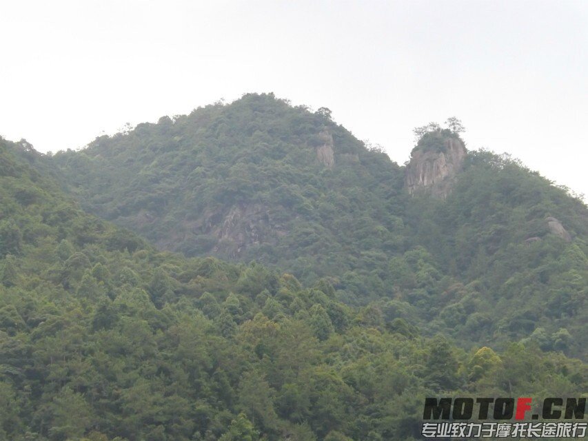 梅州没什么多，山多。