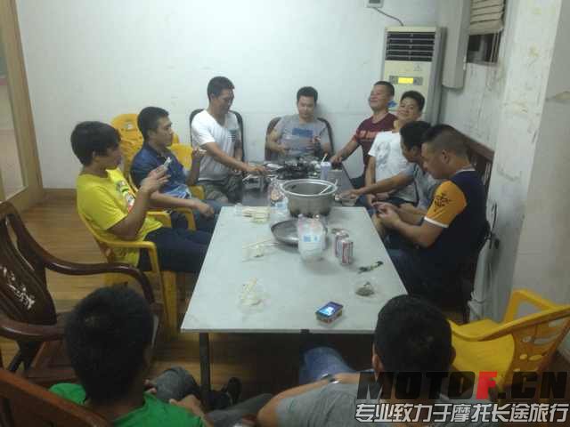 边吃糖水一边进行会议