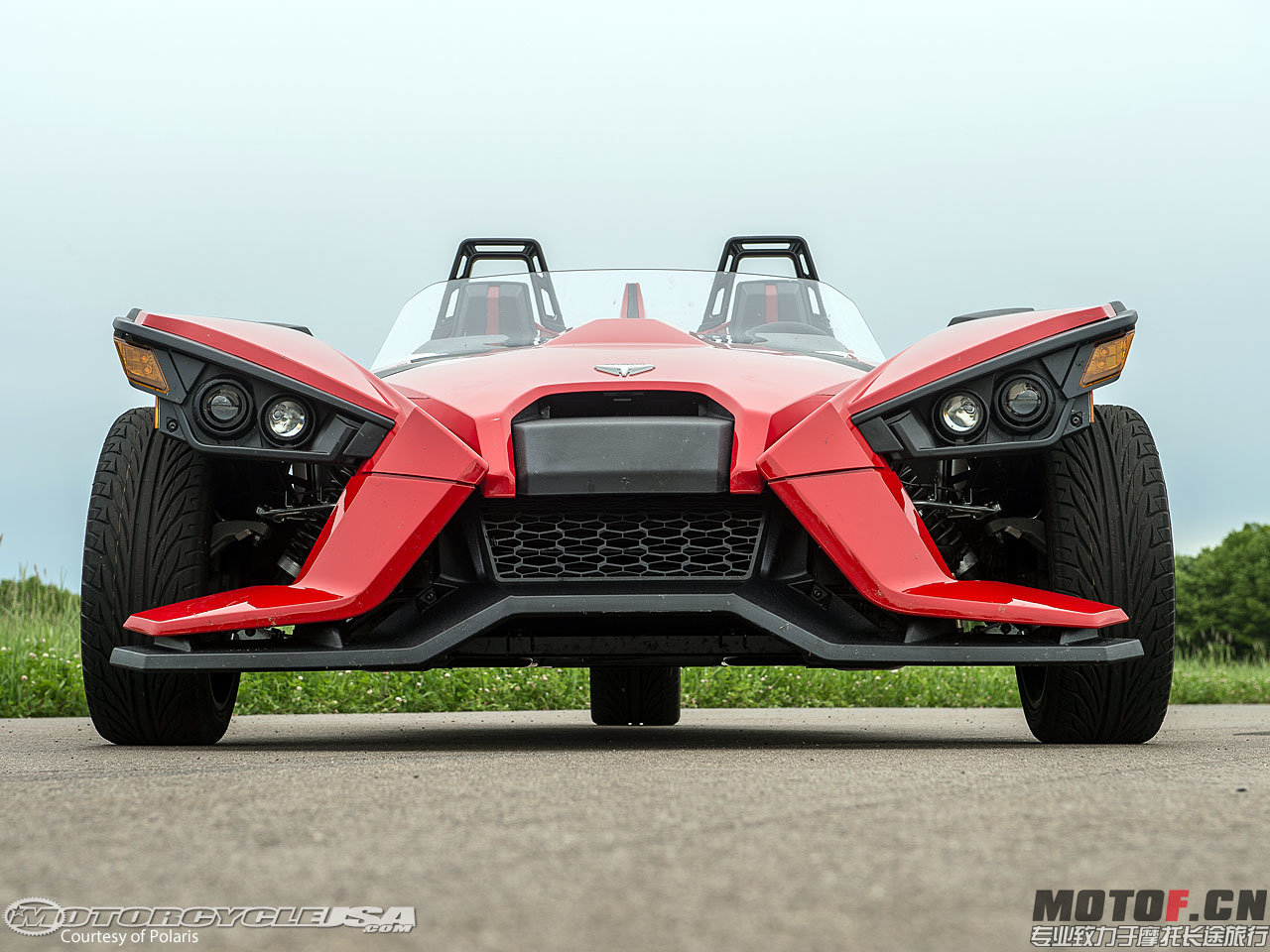 2015-Polaris-Slingshot-fron.jpg
