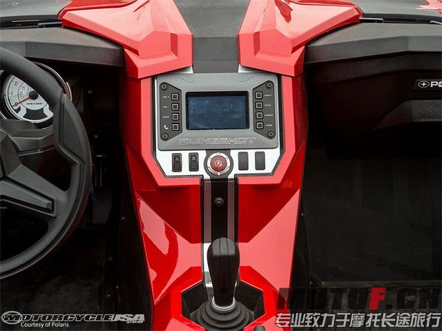 2015-Polaris-Slingshot-LCD-.jpg
