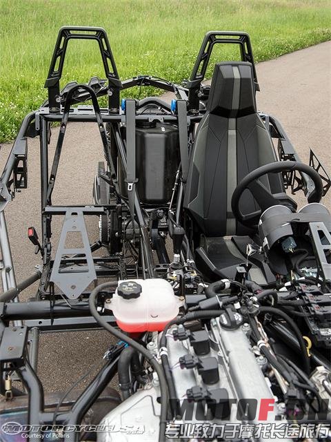 2015-Polaris-Slingshot-minu.jpg