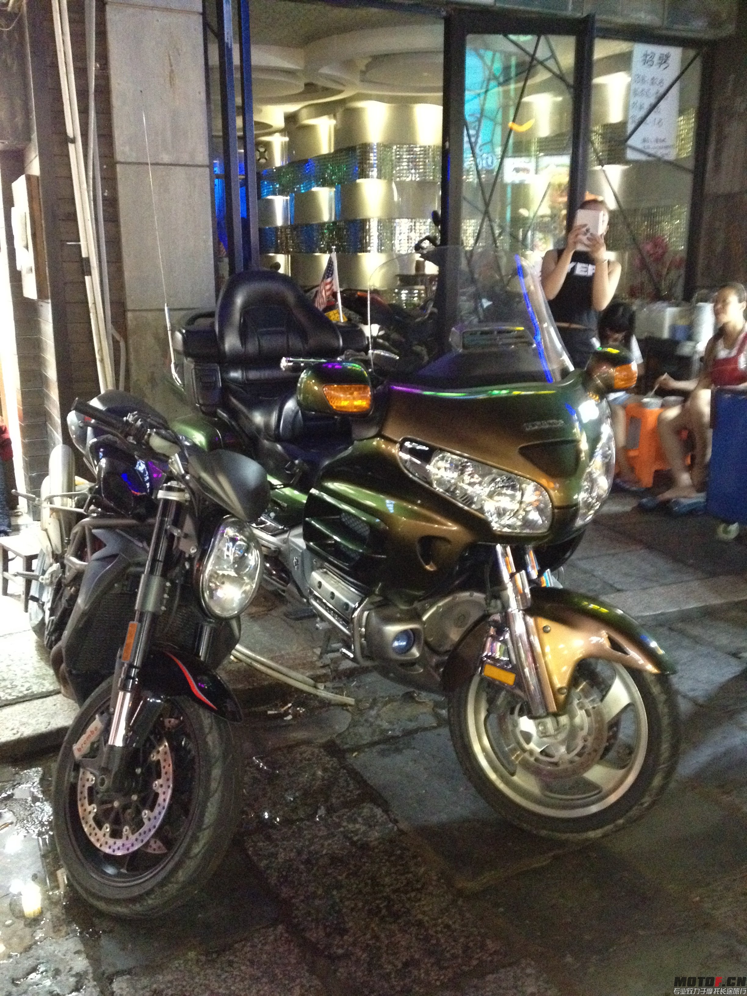 金翼太大，停不进去！