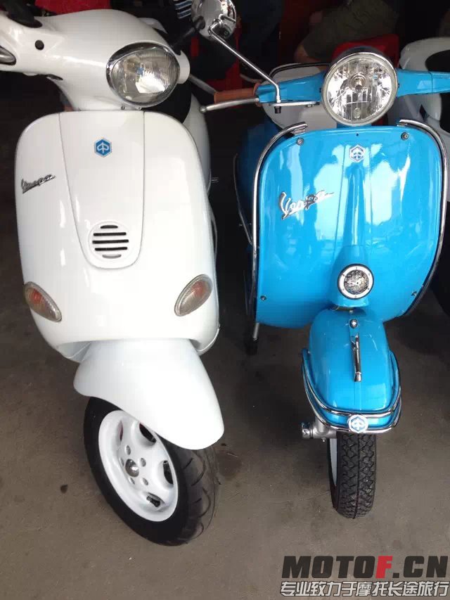蛮漂亮的两台vespa