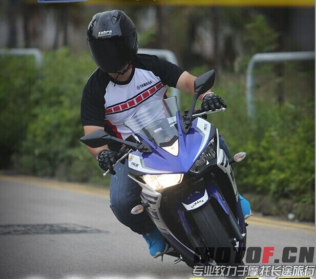 试驾YAMAHA R25.jpg