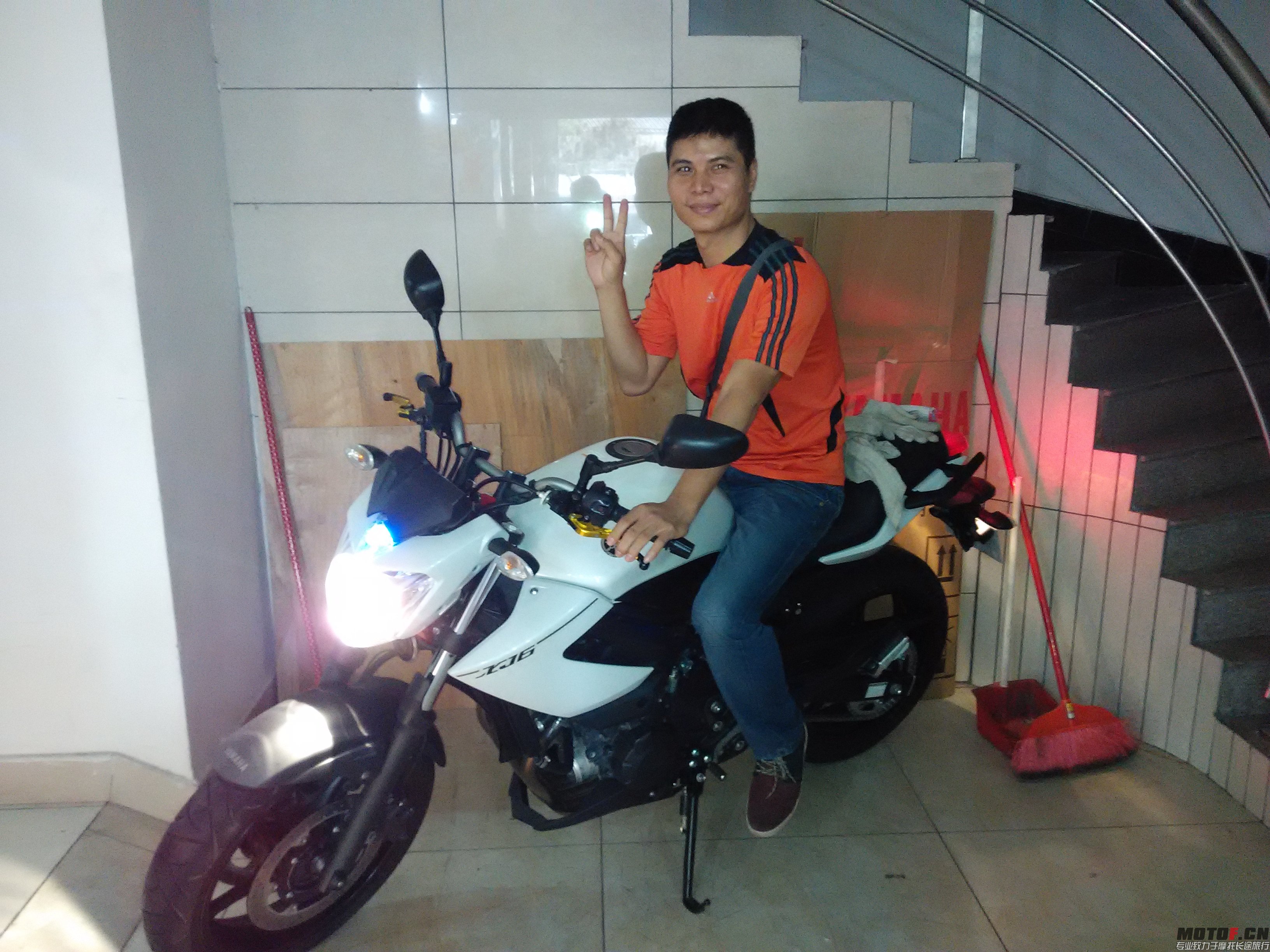 雅马哈XJ6.jpg