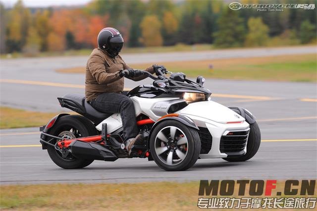 15_CanAm_Spyder_F3_3.jpg