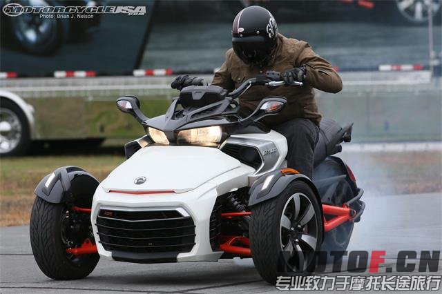 15_CanAm_Spyder_F3_5.jpg