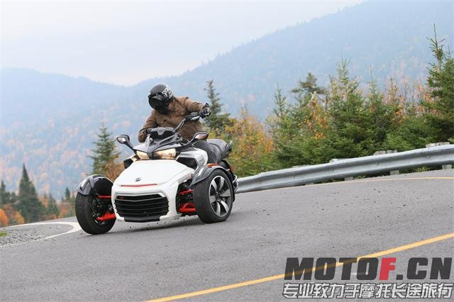 15_CanAm_Spyder_F3_8.jpg