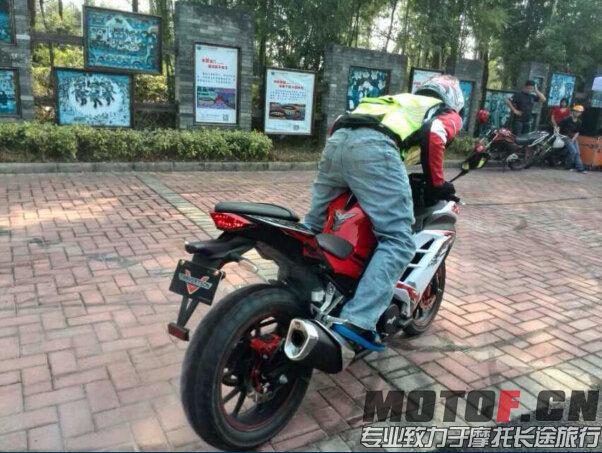 LQ6EPP}FS)}D~95GT88D0HR.jpg