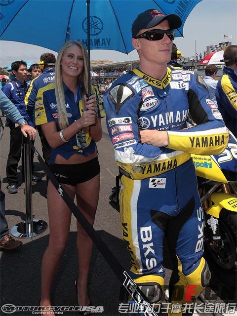 2008-yamaha-motogp-girls-18.jpg