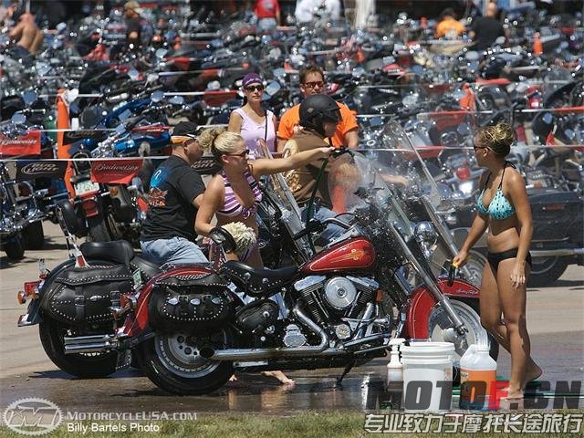 bikinibikewash[1].jpg