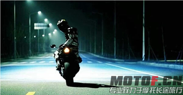 7、一个人、一辆车、一条路……在这段未知的旅程中，因为有你的陪伴，我将不再孤单。