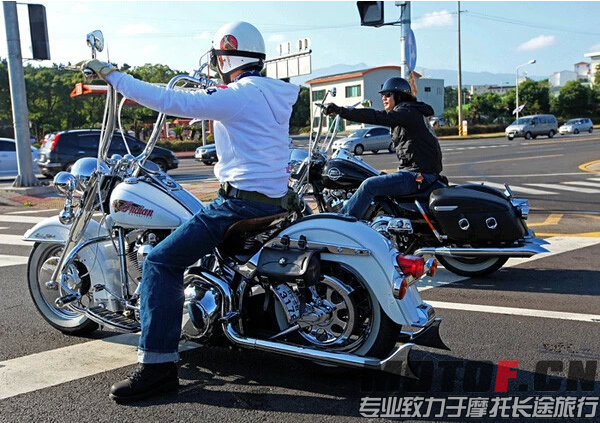 14、城市，让生活更美好。机车，让城市更朝气