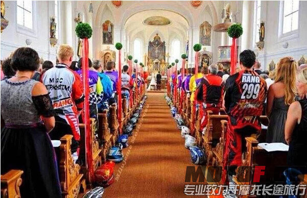 40、嫁给会开机车的男人的理由： 1.开机车的男人有激情 2.开机车的男人观察力强 3.开机车的男人好有策略 4. ...