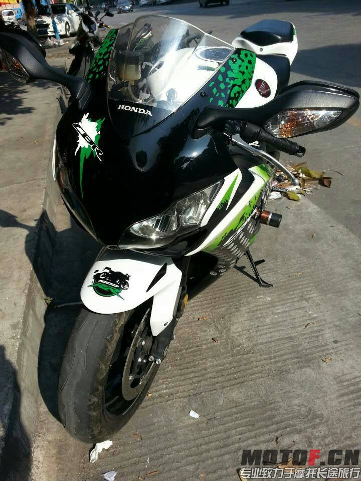 2012389663.jpg