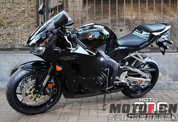 2013_honda_cbr600rr_37.jpg